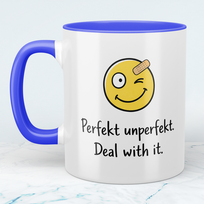 Lustige Tasse mit Spruch „Perfekt unperfekt – Deal with it!“ | Geschenk für Arbeit & Kollegen