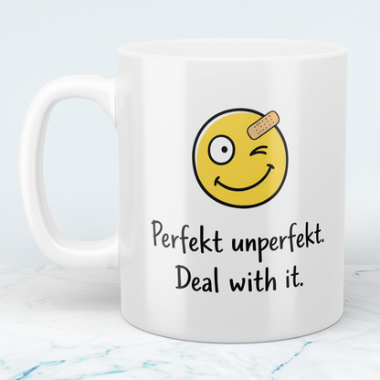 Lustige Tasse mit Spruch „Perfekt unperfekt – Deal with it!“ | Geschenk für Arbeit & Kollegen