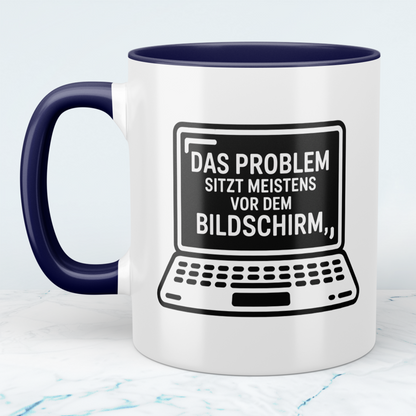 Lustige Tasse „Das Problem sitzt meistens vor dem Bildschirm“ – Geschenk für Arbeit, Kollegen & Familie