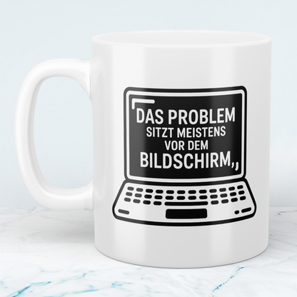 Lustige Tasse „Das Problem sitzt meistens vor dem Bildschirm“ – Geschenk für Arbeit, Kollegen & Familie