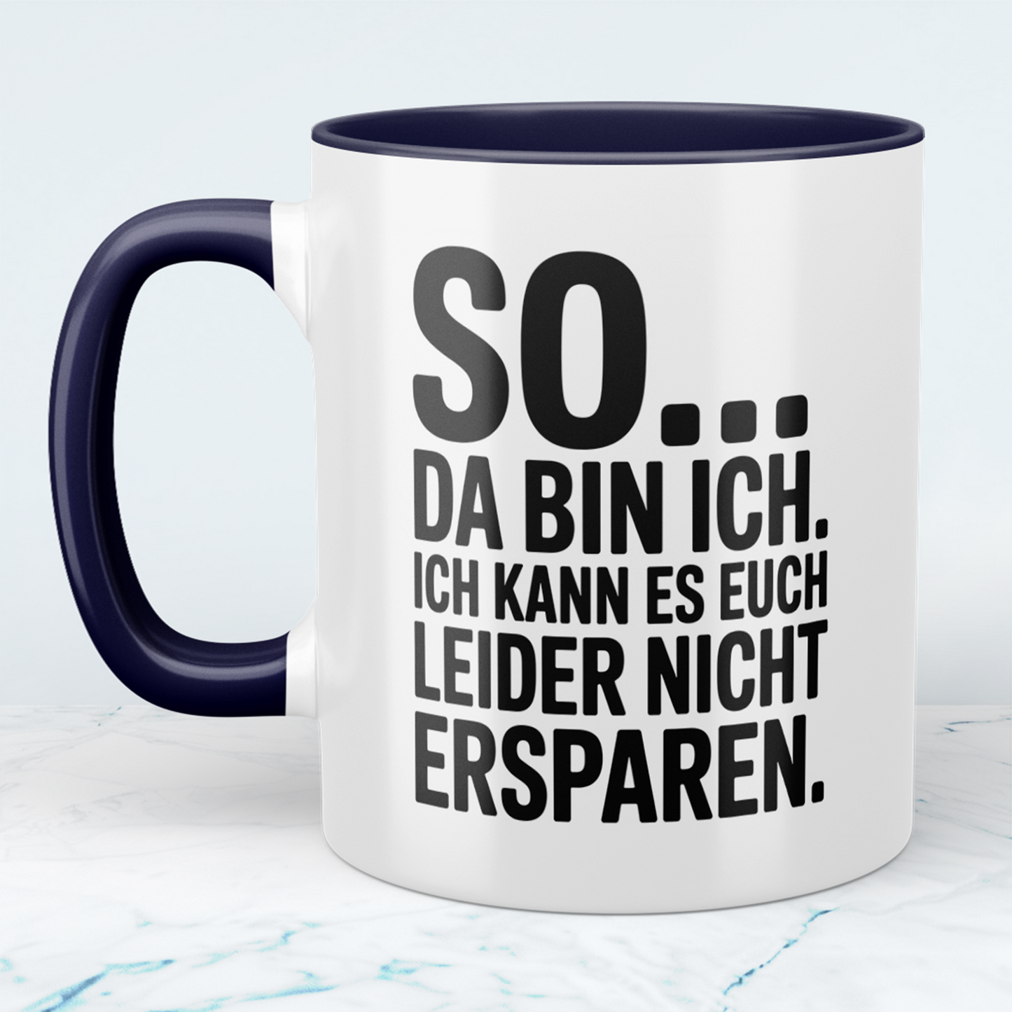 Lustige Bedruckte Tasse „So… Da bin ich. Ich kann es euch leider nicht ersparen“ – Geschenk für Kollegen