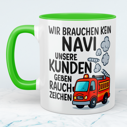 Lustige Feuerwehrtasse mit Spruch – Wir brauchen kein NAVI, unsere Kunden geben Rauchzeichen