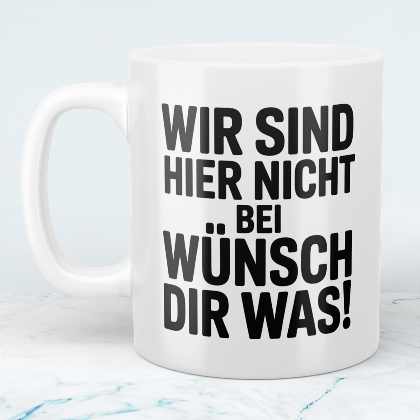 Lustige Kaffeetasse mit Spruch „Wir sind hier nicht bei Wünsch Dir Was!“ – Geschenkidee für Kollegen, Arbeit & Freunde