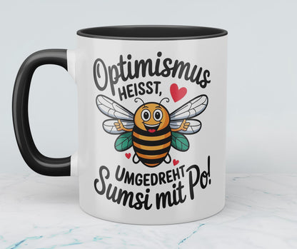 Lustige Tasse mit Spruch: Optimismus heißt umgedreht Sumsi mit Po! - Perfektes Geschenk fürs Büro!
